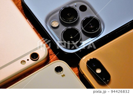 スマートフォンのカメラ 94426832