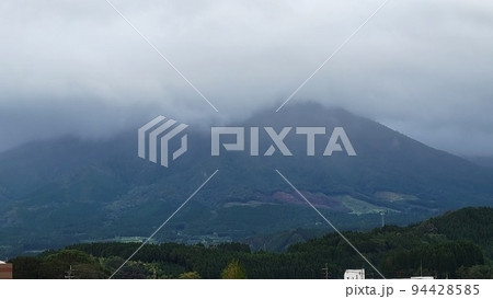嵐のあとの山並み 嵐のあとの山並み 94428585
