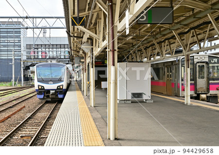 鉄道 JR東日本　快速リゾートしらかみ2号　弘前駅 94429658