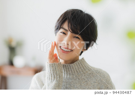 ニットの女性 ビューティ ニットの女性 ビューティ 94430487