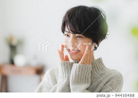 ニットの女性 ビューティ ニットの女性 ビューティ 94430488