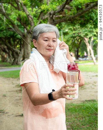 カジュアル 無造作 無頓着 94430573