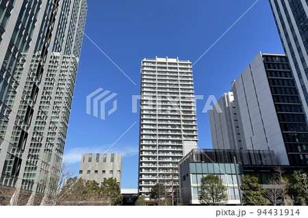 横浜　みなとみらい駅前の風景 94431914