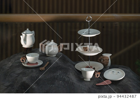 Symbolic art exhibition featuring human facial organs on tea sets. 94432487