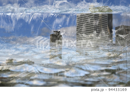 水流と堂島川の高層ビル 94433169