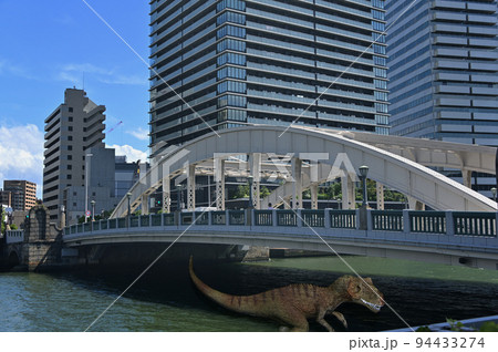 堂島大橋と高層ビルと恐竜 堂島大橋と高層ビルと恐竜 94433274