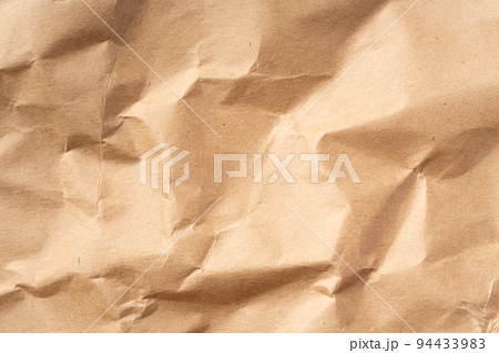 皺のあるクラフト紙の背景素材 94433983