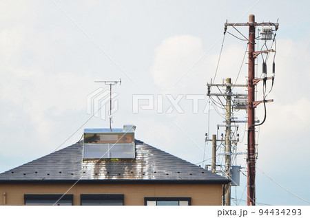 老朽化した太陽熱温水器 老朽化した太陽熱温水器 94434293