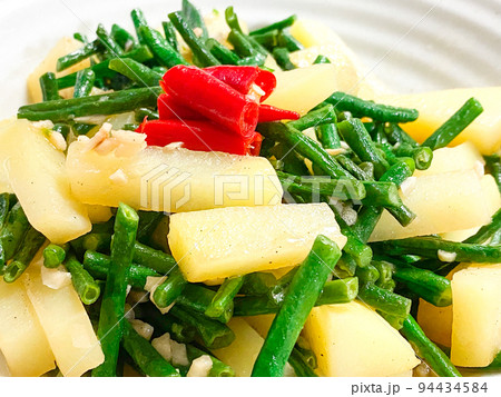 中国家庭料理・土豆炒豇豆(ささげとジャガイモの中華炒め) 中国家庭料理・土豆炒豇豆(ささげとジャガイモの中華炒め) 94434584