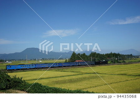 水田地帯を走る東北本線 94435068