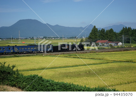 水田地帯を走る東北本線 水田地帯を走る東北本線 94435070