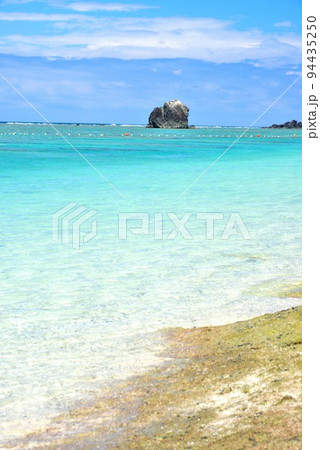 奄美大島 秋の青空と美しい大浜海浜公園 奄美大島 秋の青空と美しい大浜海浜公園 94435250