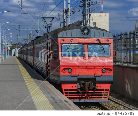 Electric train with traction electric locomotive ET2EM at the platform of the Finlandsky railway station Electric train with traction electric locomotive ET2EM at the platform of the Finlandsky railway station 94435788