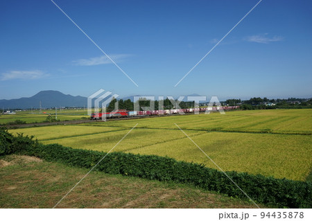 水田地帯を走る東北本線 94435878