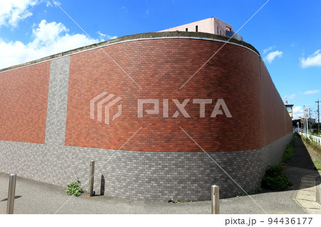 刑務所の塀（千葉刑務所） 94436177