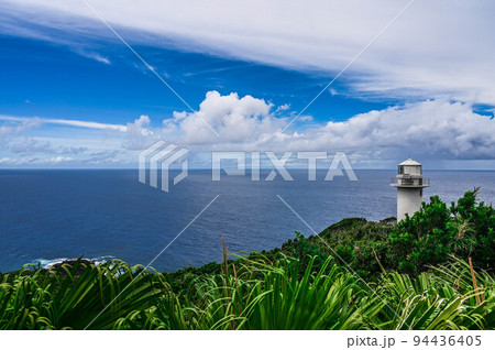 八丈島からの八丈小島の眺め　絶海の無人島 94436405