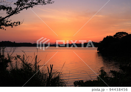ある夏の日のときわ公園夕焼け空 94438456