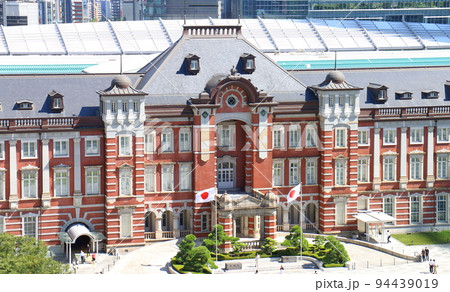 東京駅丸の内口 東京都千代田区丸の内 赤レンガ造りのレトロモダンな建物ターミナル駅 東京駅丸の内口 東京都千代田区丸の内 赤レンガ造りのレトロモダンな建物ターミナル駅 94439019