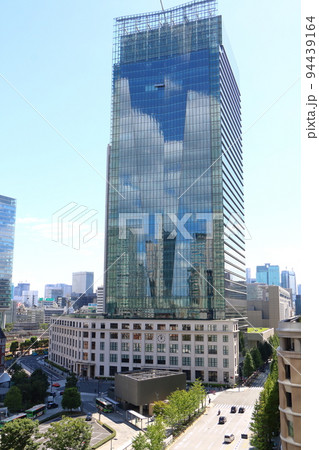 東京駅丸の内口とJPタワー(旧東京中央郵便局舎一部保存)東京中央郵便局 東京都千代田区丸の内 東京駅丸の内口とJPタワー(旧東京中央郵便局舎一部保存)東京中央郵便局 東京都千代田区丸の内 94439164