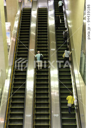 京阪京橋駅のエスカレーター 京阪京橋駅のエスカレーター 94439186