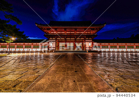 【奈良】奈良公園、鹿や東大寺、回廊、ライトアップ、プロムナードなど見どころ満載　奈良観光 94440534