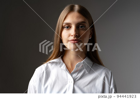 Thoughtful businesswoman portrait on a dark gray background 94441923