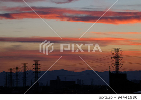 鉄塔と夕焼け空　日常の風景 94441980