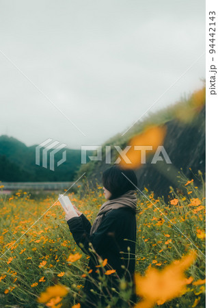 花と女性 花と女性 94442143