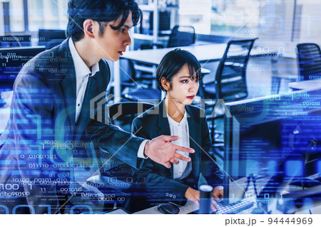 ハイテク企業のビジネスパーソン ハイテク企業のビジネスパーソン 94444969