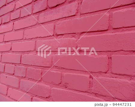 Brick wall texture, pink background with copy space 94447231
