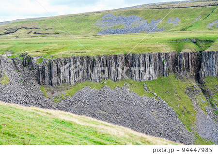 High cup Nick, U shaped valley in North Pennines 94447985