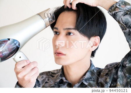 かっこいい男性のメンズビューティーポートレート ヘアセット かっこいい男性のメンズビューティーポートレート ヘアセット 94450121