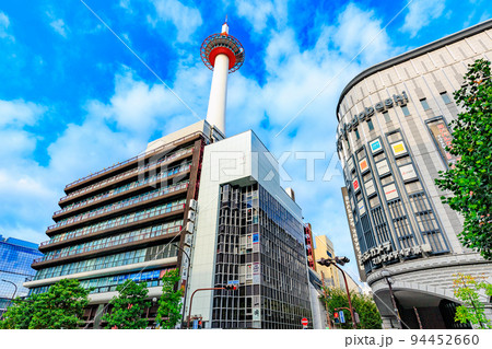 京都府　京都駅周辺の都市風景　京都タワー 94452660