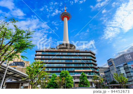 京都府　京都駅周辺の都市風景　京都タワー 94452673