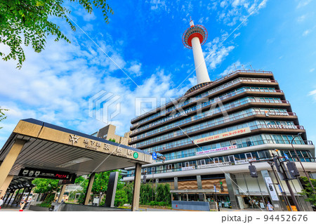 京都府　京都駅周辺の都市風景　京都タワー 94452676