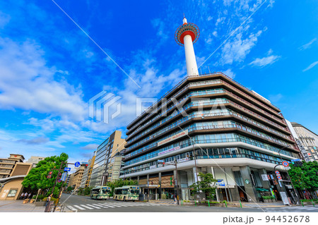 京都府　京都駅周辺の都市風景　京都タワー 94452678