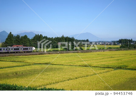 水田地帯を走る東北本線 94453746