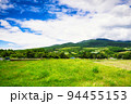 「キャベツ畑の中心で妻に愛を叫ぶ」イベントが行われる、群馬県の嬬恋の「愛妻の丘」付近の夏の風景 94455153