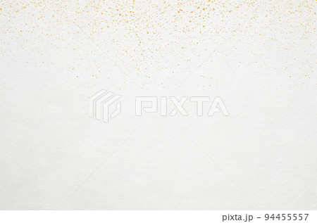 金箔を散らした白い和紙テクスチャ_シンプルで優雅で和モダン背景 94455557