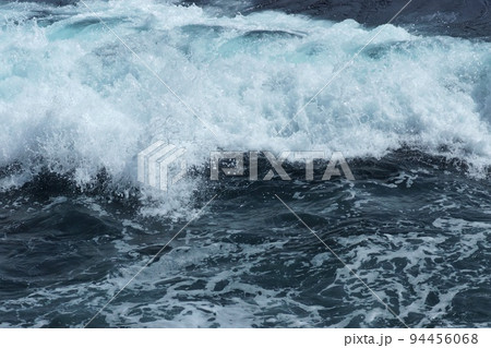 海　波　気象　素材　背景　壁紙　装飾　バックグラウンド 94456068