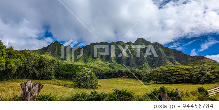 Kualoa mountain range panoramic view, famous filming location on Oahu island, Hawaii 94456784