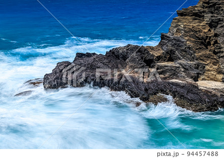 View of Halona Cove, Oahu, Hawaii, on a sunny summers day. View of Halona Cove, Oahu, Hawaii, on a sunny summers day. 94457488