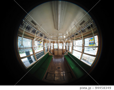 電車、車内 94458349
