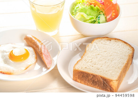 朝食の食パン  94459598