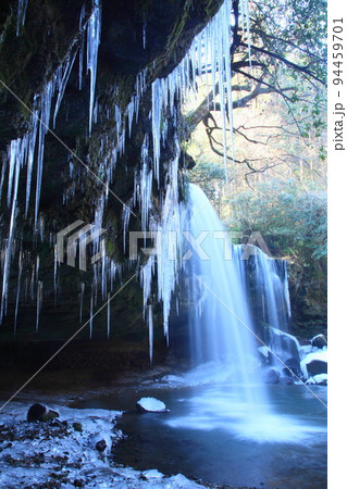 厳冬の鍋ヶ滝 厳冬の鍋ヶ滝 94459701