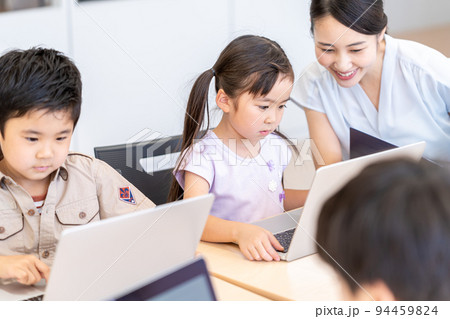 パソコン教室　撮影協力：中央工学校附属日本語学校 94459824