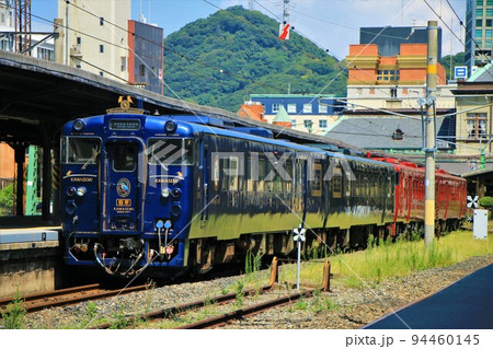 鹿児島本線門司港駅 キハ47形「かわせみ やませみ・しんぺい」 鹿児島本線門司港駅 キハ47形「かわせみ やませみ・しんぺい」 94460145