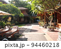 ホテルの中庭（クタ／バリ島･インドネシア） 94460218