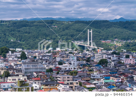 《埼玉県》秩父中心街の街並み・羊山公園見晴らしの丘の眺め 94460354