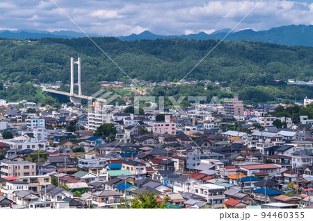 《埼玉県》秩父中心街の街並み・羊山公園見晴らしの丘の眺め 94460355